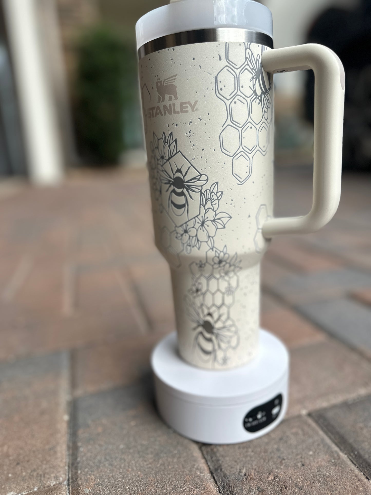 Honeycomb Bee Tumbler Custom Engraving 40 oz